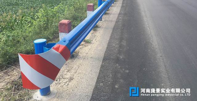 波形护栏端头.jpg