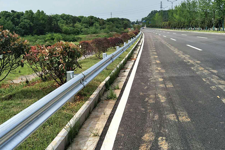 广西公路波形护栏-河南庞景实业有限公司
