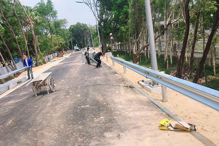 双面波形梁钢护栏-河南庞景实业有限公司