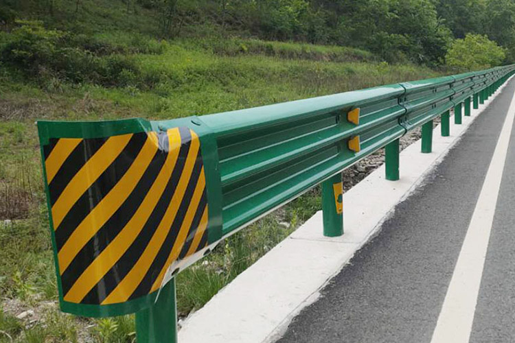 公路三波形梁钢护栏-河南庞景实业有限公司