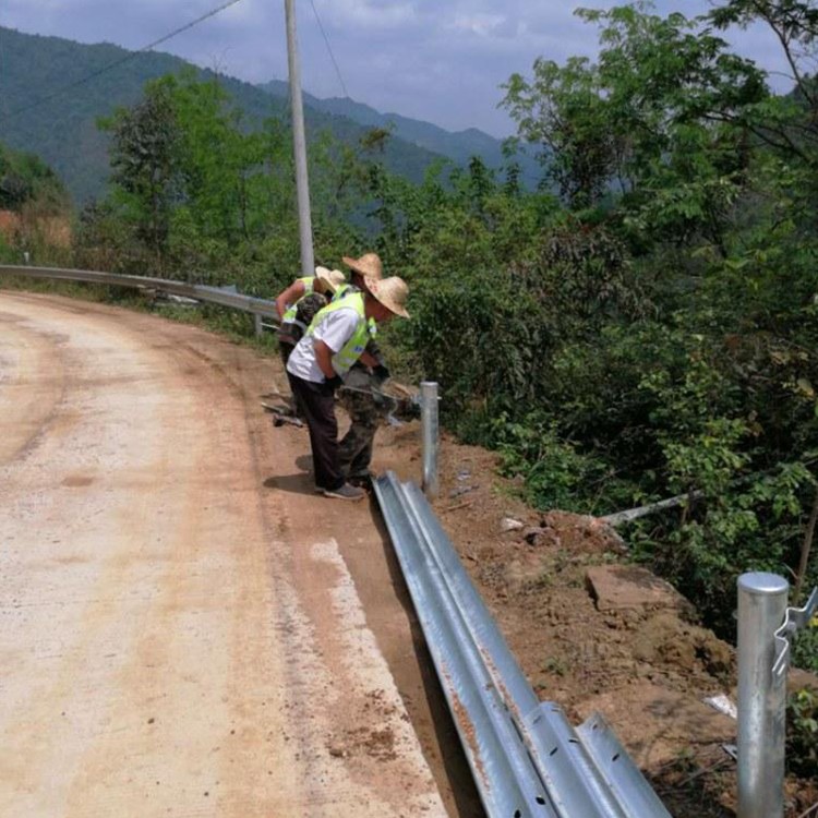 公路三波形梁钢护栏-河南庞景实业有限公司