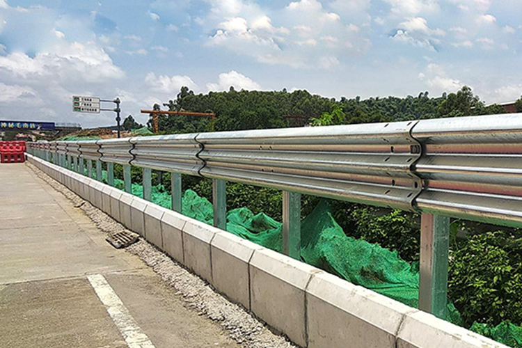 四川波形护栏板-河南庞景实业有限公司