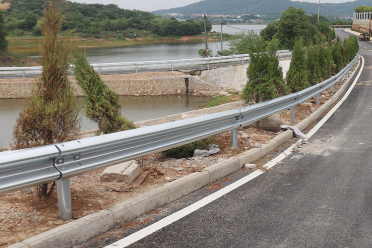 西藏公路波形护栏-河南庞景实业有限公司