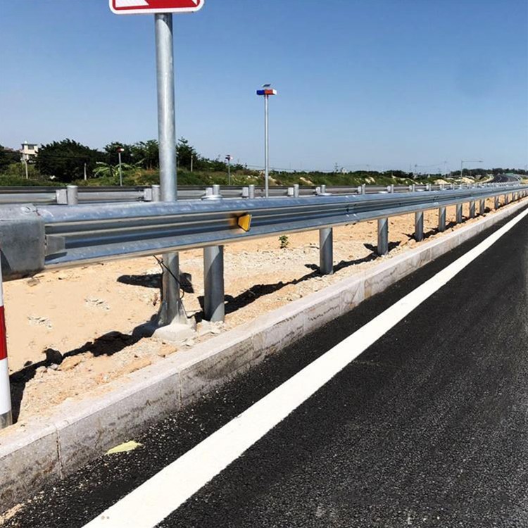 公路波形防护栏-河南庞景实业有限公司