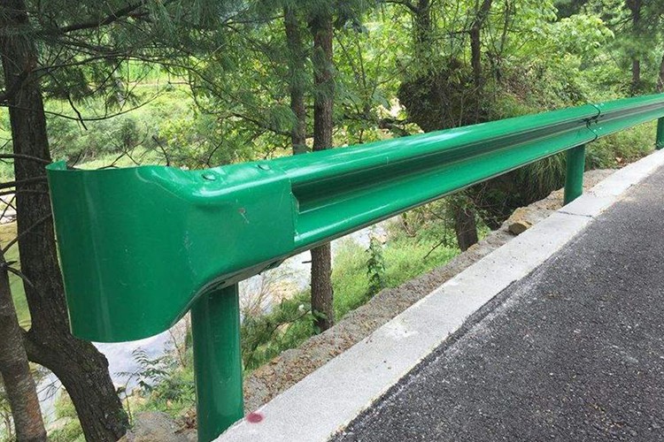 新疆波形护栏板-河南庞景实业有限公司