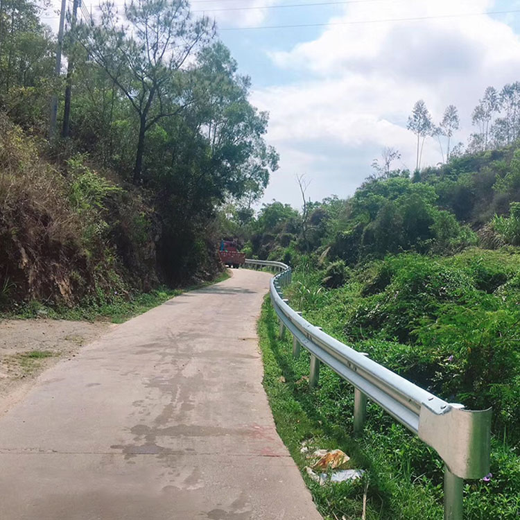 咸阳三波波形护栏板施工厂家-河南庞景实业有限公司
