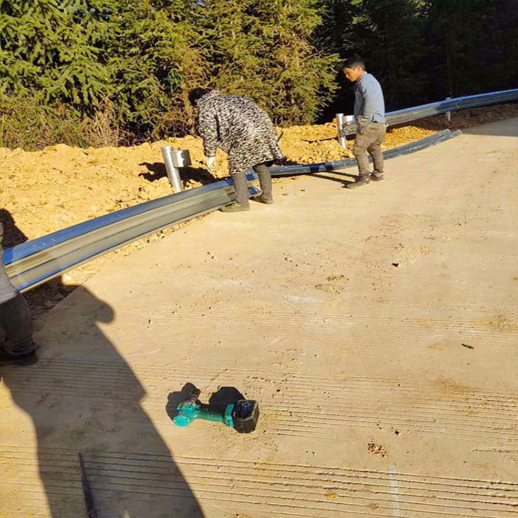 伊犁公路波形梁钢护栏板-河南庞景实业有限公司