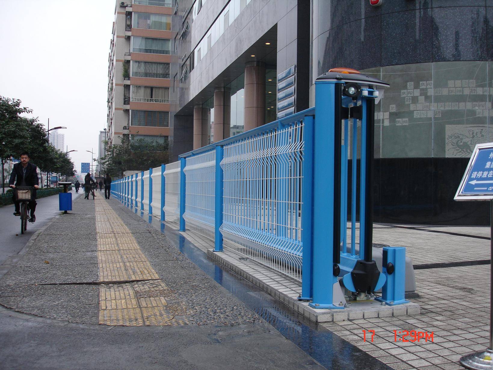 桃型柱护栏网-河南庞景实业有限公司