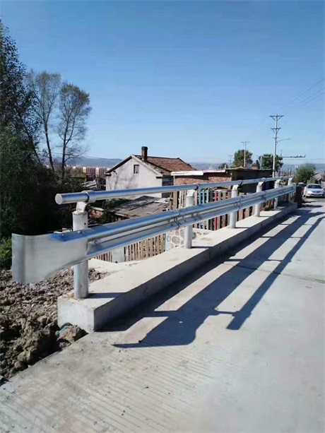 太仓公路波形护栏-河南庞景实业有限公司