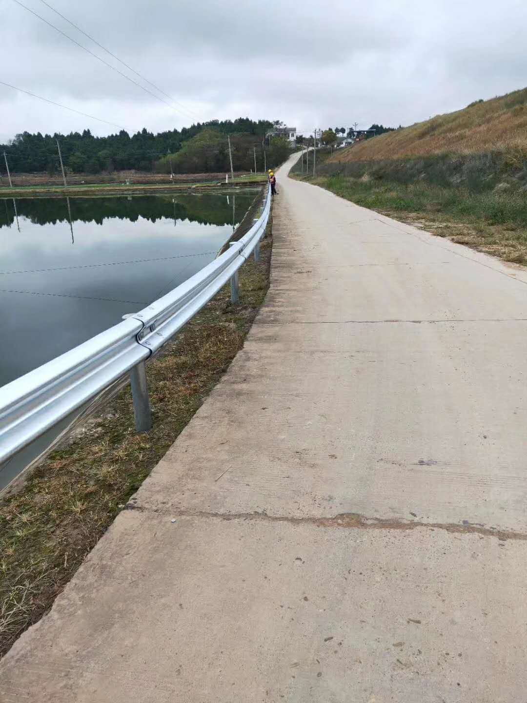 硬化路波形护栏-河南庞景实业有限公司