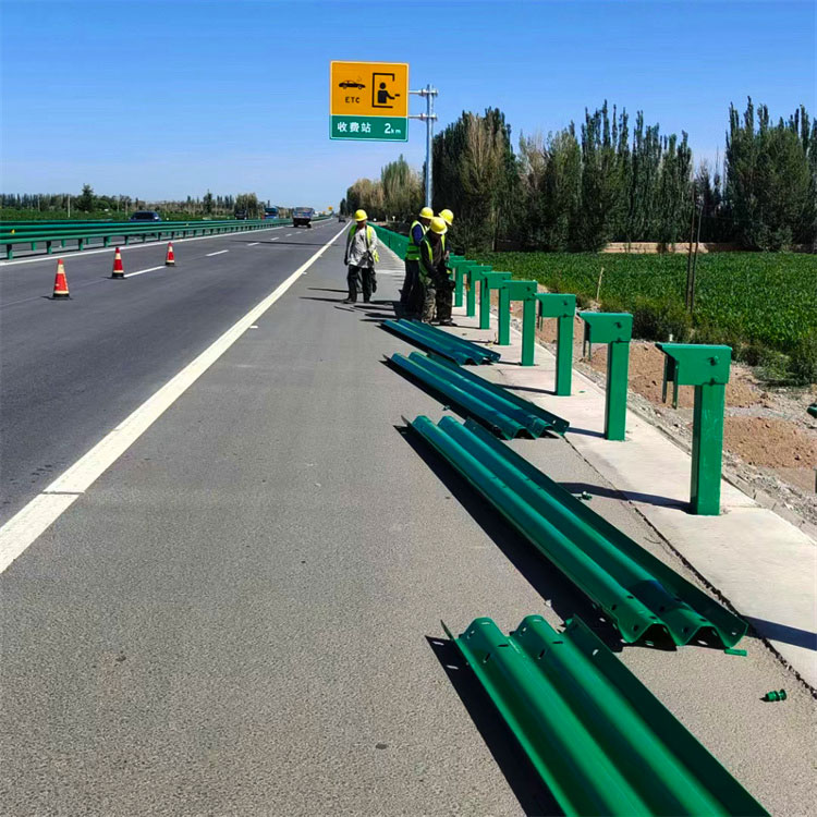 高速公路三波波形护栏几多钱-河南庞景实业有限公司