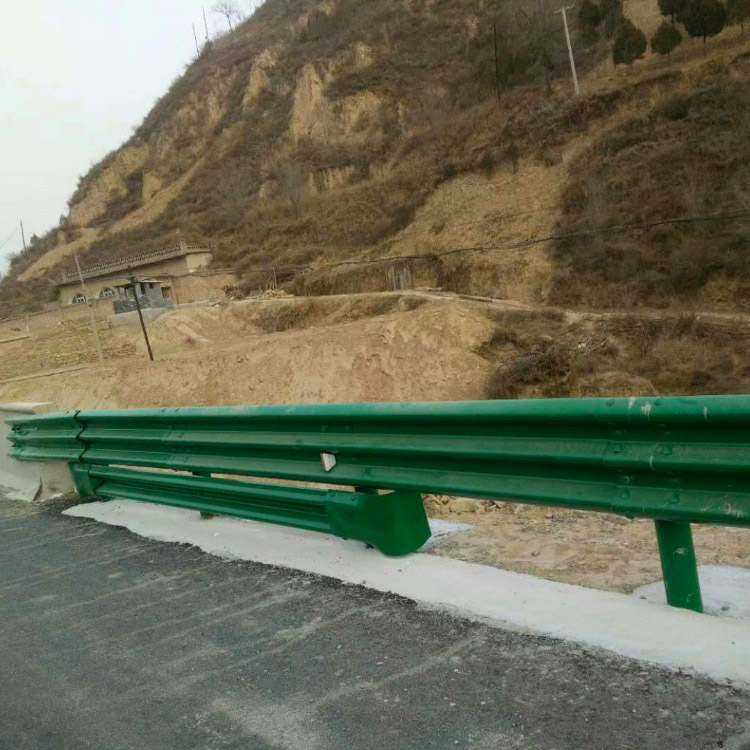 高速公路三波波形护栏几多钱-河南庞景实业有限公司