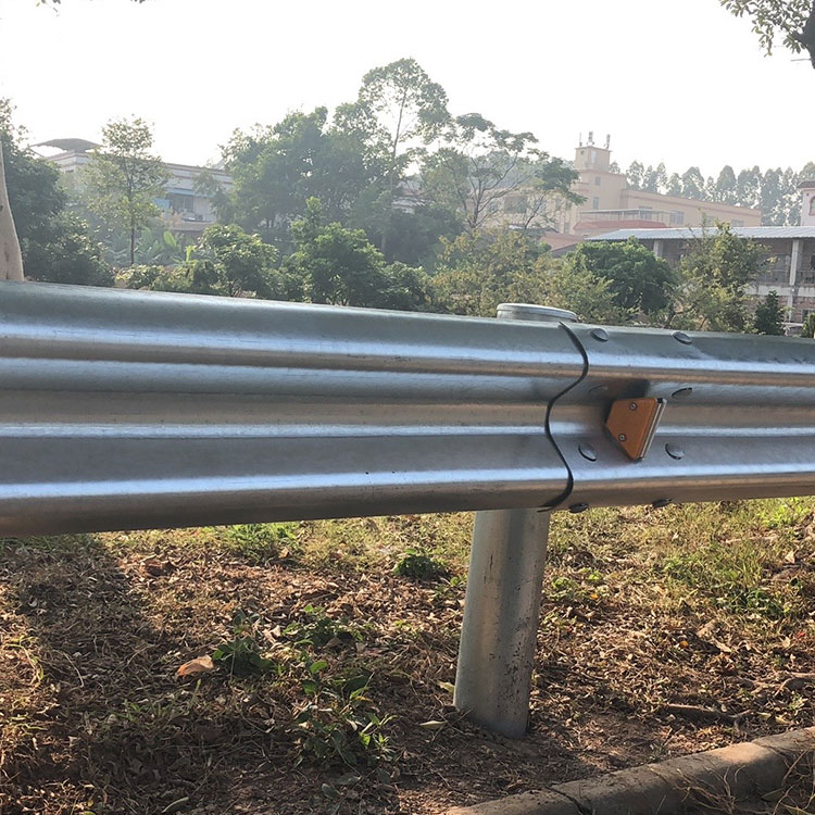 单面波形护栏和双面波形护栏的区别-河南庞景实业有限公司